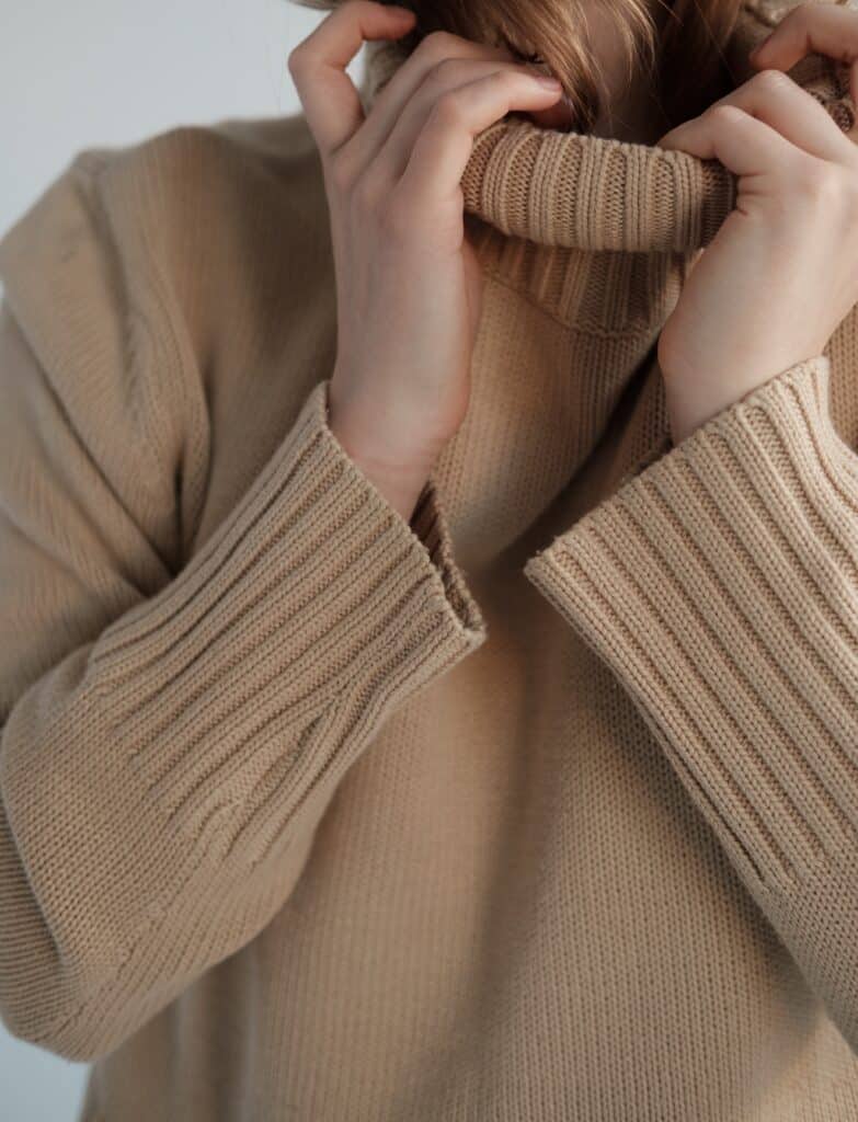 ribbed sweater for avoiding curling